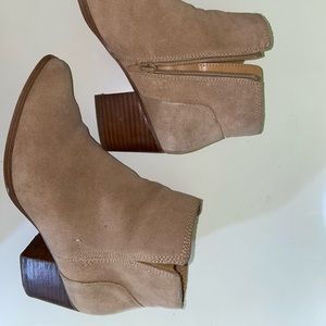 Aldo ankle boots in color bone